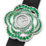 CHANEL. A LADY`S ELEGANT 18K WHITE GOLD, DIAMOND AND EMERALD-SET WRISTWATCH - фото 2