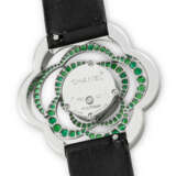 CHANEL. A LADY`S ELEGANT 18K WHITE GOLD, DIAMOND AND EMERALD-SET WRISTWATCH - фото 3