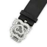 CHANEL. A LADY`S ELEGANT 18K WHITE GOLD, DIAMOND AND EMERALD-SET WRISTWATCH - фото 4