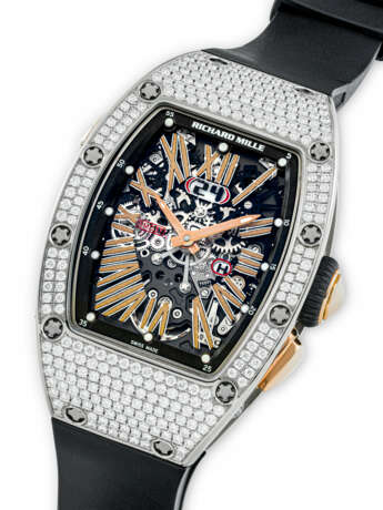 RICHARD MILLE. A LADY`S ATTRACTIVE 18K WHITE GOLD AND DIAMOND-SET TONNEAU-SHAPED AUTOMATIC SEMI-SKELETONISED WRISTWATCH WITH DATE - Foto 2 RICHARD MILLE. A LADY`S ATTRACTIVE 18K WHITE GOLD AND DIAMOND-SET TONNEAU-SHAPED AUTOMATIC SEMI-SKELETONISED WRISTWATCH WITH DATE - Foto 2