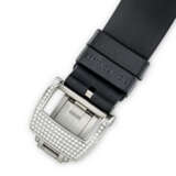 RICHARD MILLE. A LADY`S ATTRACTIVE 18K WHITE GOLD AND DIAMOND-SET TONNEAU-SHAPED AUTOMATIC SEMI-SKELETONISED WRISTWATCH WITH DATE - Foto 4