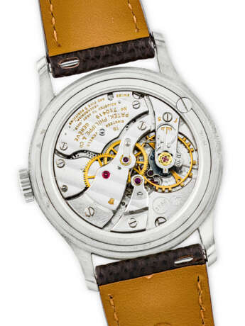 PATEK PHILIPPE. A RARE 18K WHITE GOLD WRISTWATCH WITH SWEEP CENTRE SECONDS - photo 3