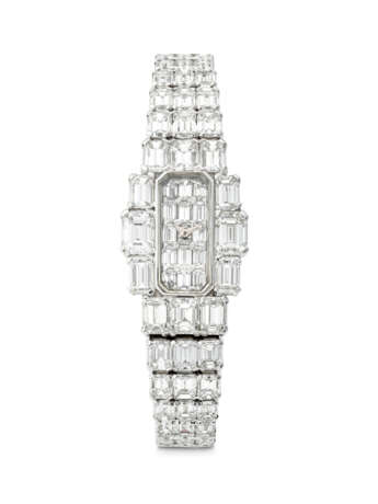 VACHERON CONSTANTIN. A LADY`S MESMERISING AND ATTRACTIVE 18K WHITE GOLD AND EMERALD-CUT DIAMOND-SET BRACELET WATCH - фото 1