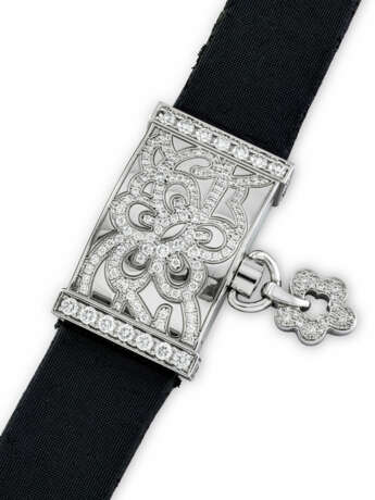 VAN CLEEF & ARPELS. A LADY`S 18K WHITE GOLD AND DIAMOND-SET RECTANGULAR WRISTWATCH - фото 2