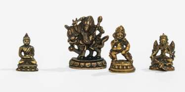 Vier Bronzen, u.a. Buddha Shakyamuni, Syamatara und Vaishravana