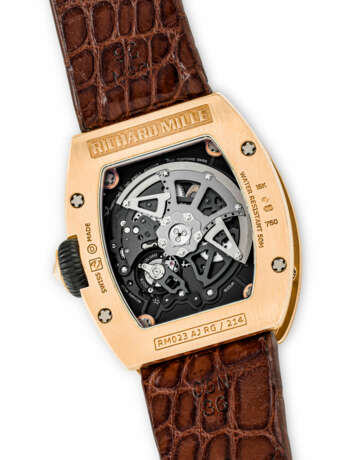RICHARD MILLE. A RARE AND ATTRACTIVE 18K PINK GOLD AND DIAMOND-SET AUTOMATIC SEMI-SKELETONISED WRISTWATCH WITH SWEEP CENTRE SECONDS AND DATE - Foto 4 RICHARD MILLE. A RARE AND ATTRACTIVE 18K PINK GOLD AND DIAMOND-SET AUTOMATIC SEMI-SKELETONISED WRISTWATCH WITH SWEEP CENTRE SECONDS AND DATE - Foto 4