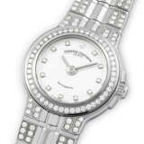 VACHERON CONSTANTIN. A LADY`S 18K WHITE GOLD AND DIAMOND-SET AUTOMATIC BRACELET WATCH - photo 2