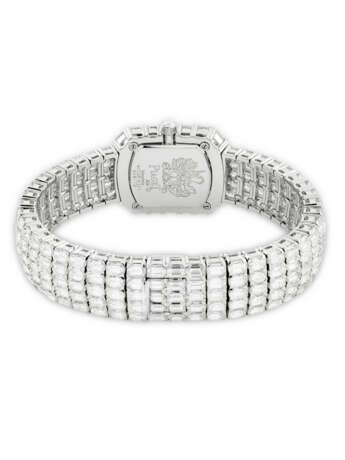 PIAGET. A MESMERISING 18K WHITE GOLD AND BAGUETTE-CUT DIAMOND-SET BRACELET WATCH - фото 3