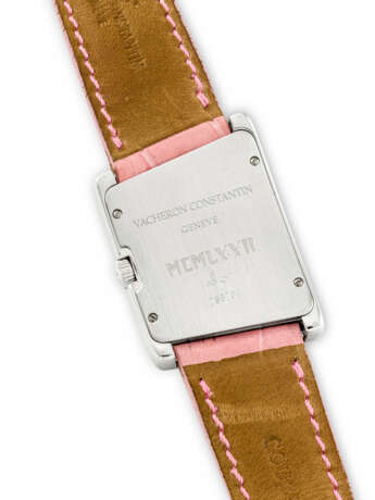 VACHERON CONSTANTIN. A LADY`S 18K WHITE GOLD AND DIAMOND-SET ASYMMETRICAL WRISTWATCH - photo 3