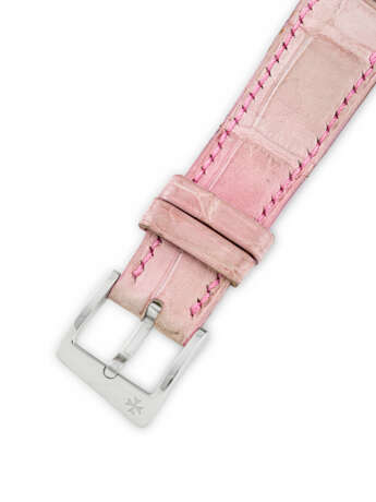 VACHERON CONSTANTIN. A LADY`S 18K WHITE GOLD AND DIAMOND-SET ASYMMETRICAL WRISTWATCH - photo 4