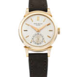 PATEK PHILIPPE. A RARE 18K PINK GOLD WRISTWATCH WITH SCROLL LUGS - Foto 1