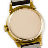 PATEK PHILIPPE. A RARE 18K PINK GOLD WRISTWATCH WITH SCROLL LUGS - Foto 3