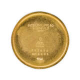 PATEK PHILIPPE. A RARE 18K PINK GOLD WRISTWATCH WITH SCROLL LUGS - Foto 9