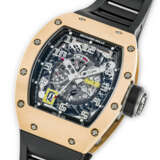 RICHARD MILLE. AN 18K PINK GOLD AND TITANIUM AUTOMATIC SKELETONISED WRISTWATCH WITH SWEEP CENTRE SECONDS, DECLUTCHABLE ROTOR, POWER RESERVE AND DATE - Foto 2