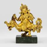 Feuervergoldete Bronze einer Gottheit, vielleicht Jambhala auf einem Drachen reitend - Foto 1