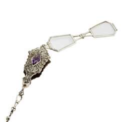 Pendentif lorgnette en argent sur cha&icirc;ne Platinin. 