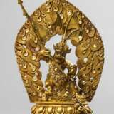 Vergoldete Bronze des Dorje Drakden mit Weihegaben - Foto 1