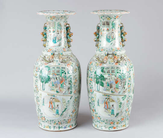 Pair of Canton Vases - фото 1