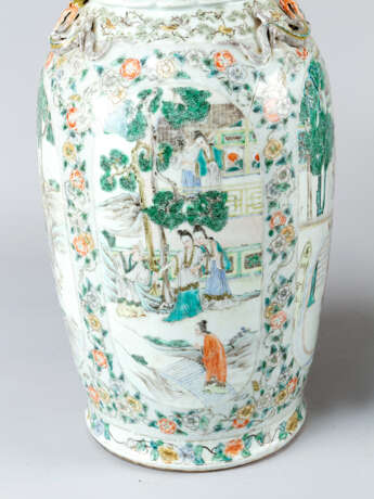 Pair of Canton Vases - фото 2
