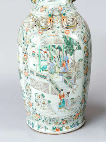 Pair of Canton Vases - фото 3