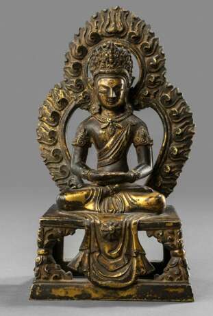 Feuervergoldete Bronze des Amitayus auf einem Thron mit Mandorla - photo 1