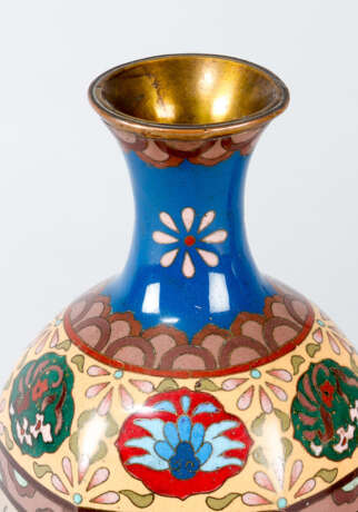 Pair of Asian Cloisone Vases - фото 2