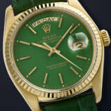 ROLEX, YELLOW GOLD 'DAY-DATE', WITH 'GREEN STELLA' DIAL, REF. 18038 - photo 5