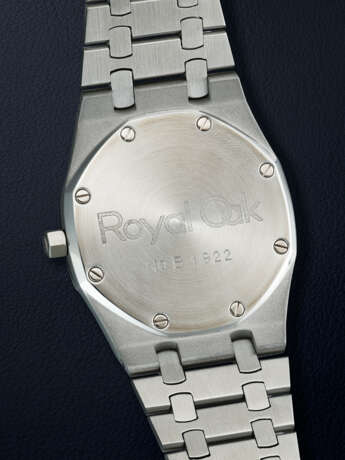 AUDEMARS PIGUET, STAINLESS STEEL 'ROYAL OAK', REF. 5402ST - photo 3