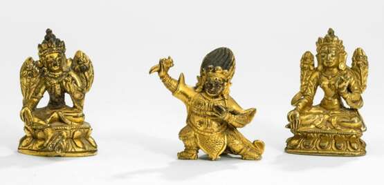 Zwei feuervergoldete Bronzen der Syamatara, Sitatara und des Mahakala - photo 1