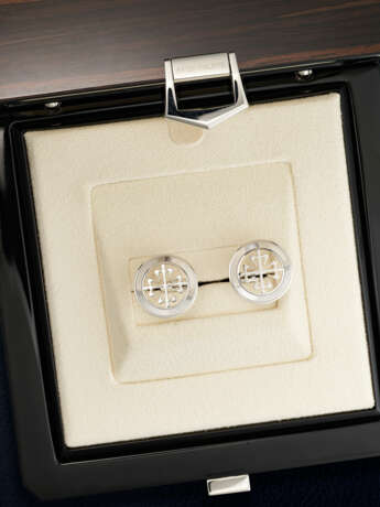 PATEK PHILIPPE, PAIR OF WHITE GOLD CUFFLINKS - photo 2