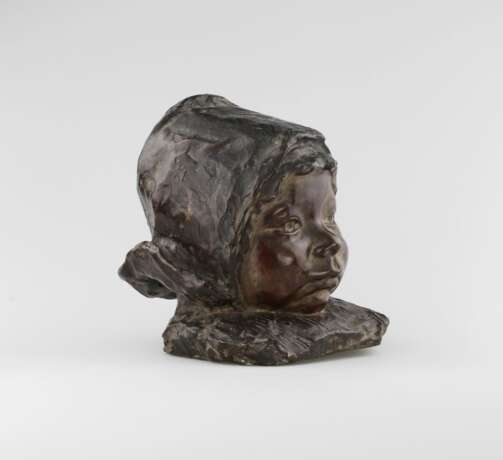 Bronze bust of a girl. Italy. The turn of the 19th-20th centuries. Patinated bronze At the turn of 19th -20th century - photo 3