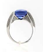 Diamonds. 18K white gold ring with diamonds and tanzanite. 
