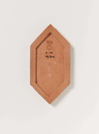 Pablo Picasso Ceramics. Losange au masque - photo 1