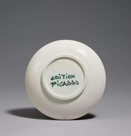 Pablo Picasso Ceramics. Bull Under a Tree - фото 1