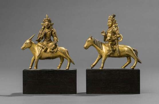 Zwei feuervergoldete Bronzen von Gottheiten - Foto 1