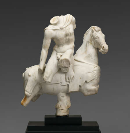 A WHITE MARBLE FIGURE GROUP OF TROILOS ON HORSEBACK - photo 1