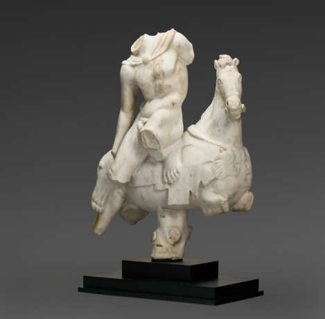 A WHITE MARBLE FIGURE GROUP OF TROILOS ON HORSEBACK - photo 2