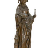 A CARVED OAK FIGURE OF SAINT BARBARA - photo 2