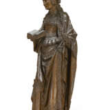 A CARVED OAK FIGURE OF SAINT BARBARA - photo 3