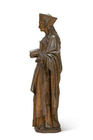 A CARVED OAK FIGURE OF SAINT BARBARA - photo 4