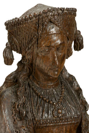A CARVED OAK FIGURE OF SAINT BARBARA - photo 7
