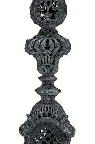 A SET OF FOUR LOUIS XIV WROUGHT-IRON TORCHERES - photo 4