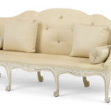 A PAIR OF EARLY GEORGE III CREAM-PAINTED SOFAS - photo 6