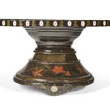 A JAPANESE EXPORT BRASS-MOUNTED, PORCELAIN-INSET AND BLACK AND GILT LACQUER CENTER TABLE - photo 4