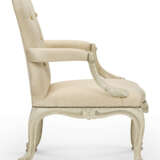 A SET OF FOUR EARLY GEORGE III CREAM-PAINTED ARMCHAIRS - photo 7