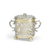 A CHARLES II PARCEL-GILT SILVER TWO-HANDLED PORRINGER AND COVER - photo 1