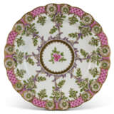 A SET OF TWELVE ROYAL WORCESTER PORCELAIN DESSERT DISHES - фото 2