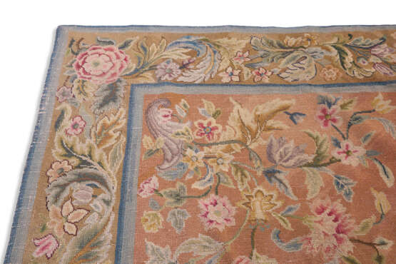 AN ENGLISH NEEDLEPOINT CARPET - фото 3