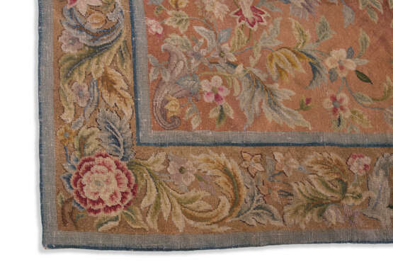 AN ENGLISH NEEDLEPOINT CARPET - фото 7