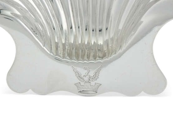 A SET OF FOUR GEORGE II SILVER BUTTER SHELLS - фото 2 A SET OF FOUR GEORGE II SILVER BUTTER SHELLS - фото 2
